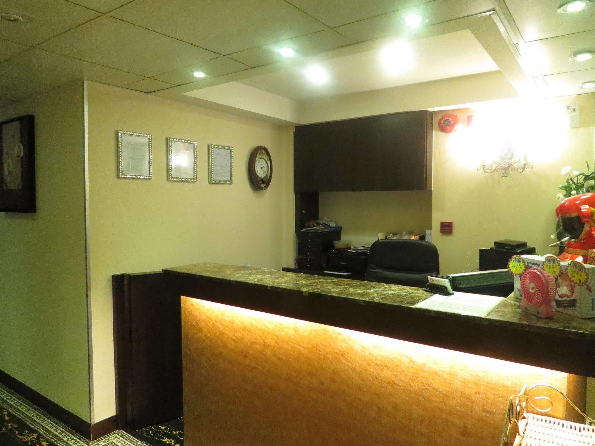California Hotel Hongkong Buitenkant foto